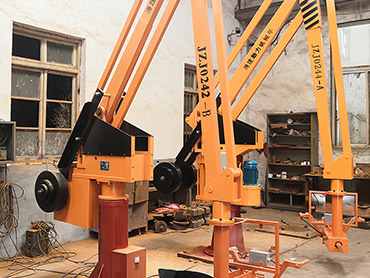 Клиент в Тайланд поръча два манипулатора за леене